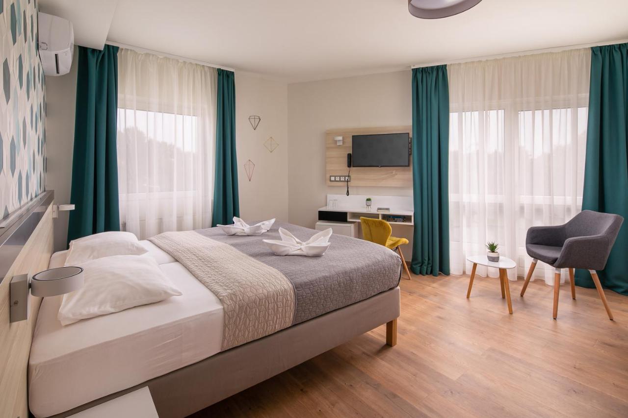 Kristaly Hotel Keszthely Exterior photo